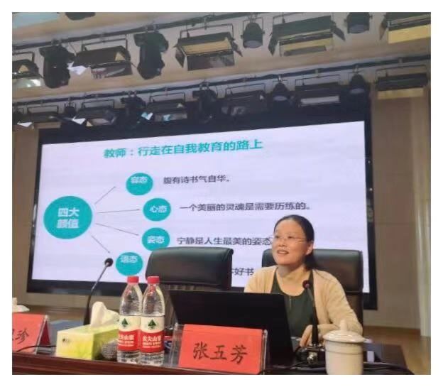 張五芳名師工作室活動(dòng)圖片2.jpg副本.jpg