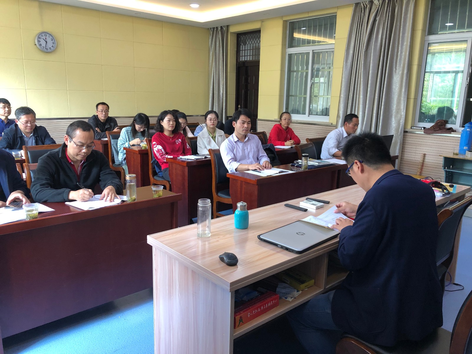圖六：全區(qū)地理教師積極參與評(píng)課.JPG